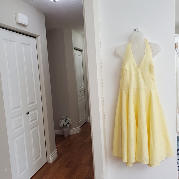 Reitmans Dresses & Skirts - Reitmans EYELET Yellow Backless Dress fits Sz 12